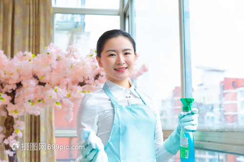 家政保潔服務(wù)的專業(yè)形象塑造與行業(yè)價(jià)值